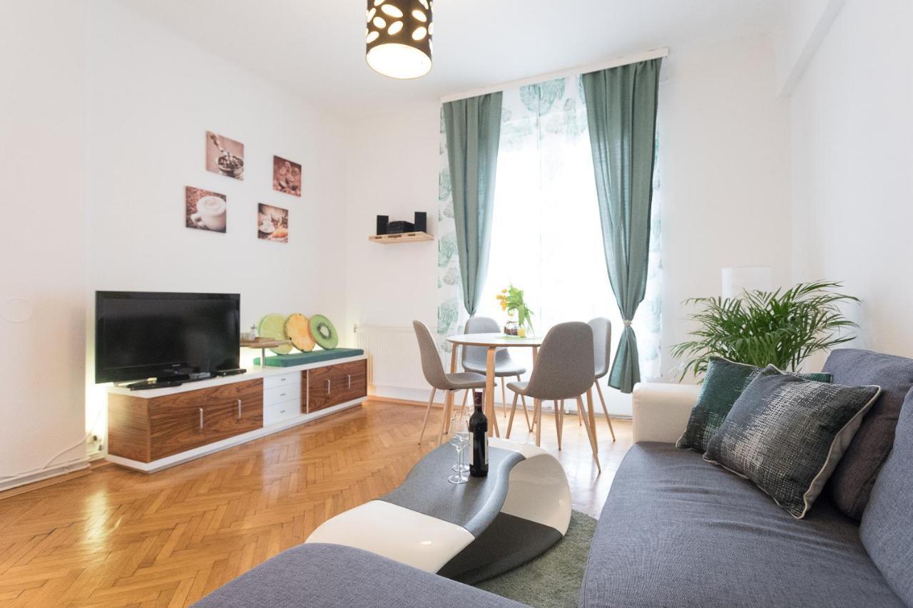 French Balcony - 45M² - Szeneviertel Lejlighed Wien Eksteriør billede